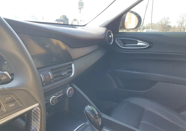 Alfa Romeo Giulia cena 83000 przebieg: 34100, rok produkcji 2017 z Legionowo małe 154
